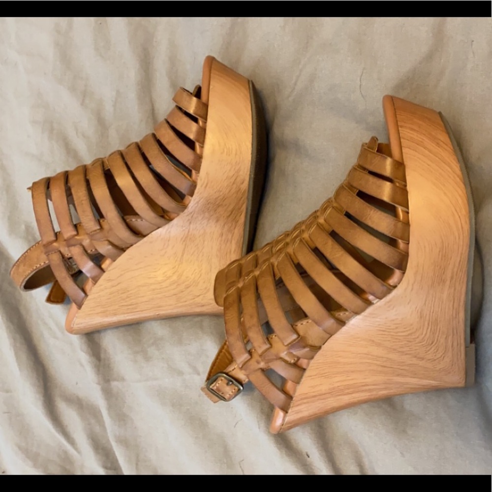 Wedge heels